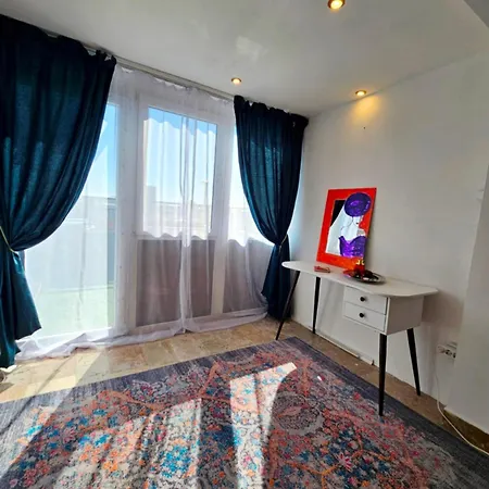 Kaprice Studio Urban Grace Parkside View Terrace شقة *
