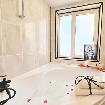 Kaprice Studio Urban Grace Parkside View Terrace شقة بوخارست